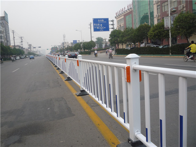 河北市政道路護(hù)欄圖片2
